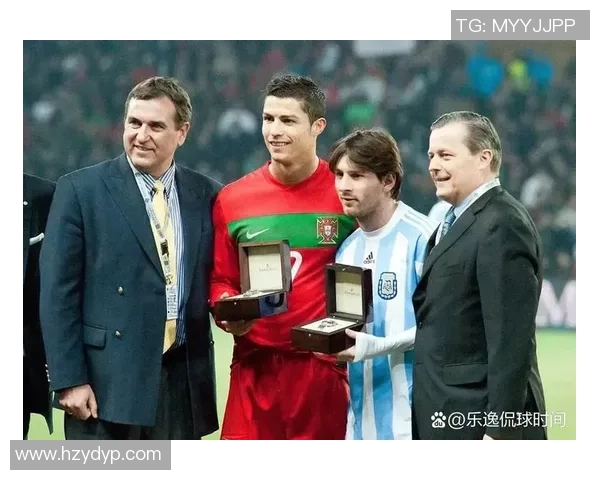 足球巨星风采集结：从梅西到C罗，探索足坛传奇的光辉历程