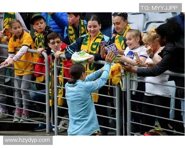 足球明星女儿身材惊人纤细迷人引关注网友热议背后秘密揭秘